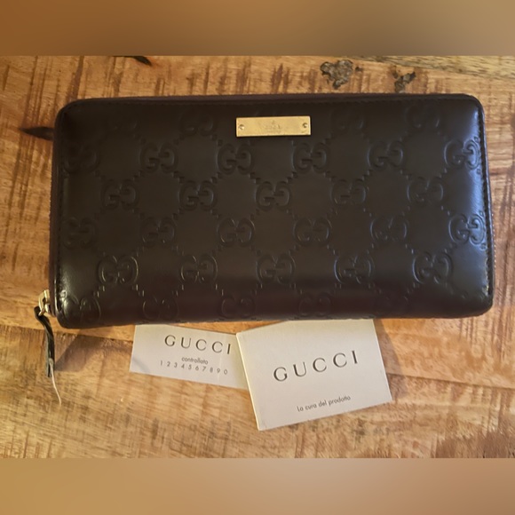 GUCCI Embossed Signature GG Leather Zippy Long Wallet - Picture 3 of 8